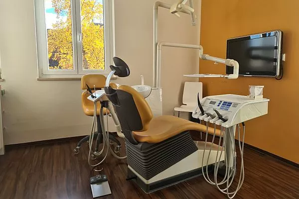 Zahnarzt Dr. Rasp. Behandlungsraum