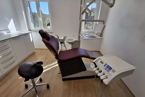Zahnarzt Dr. Rasp. Behandlungsraum